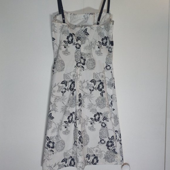 Dress - Picture 3 of 9